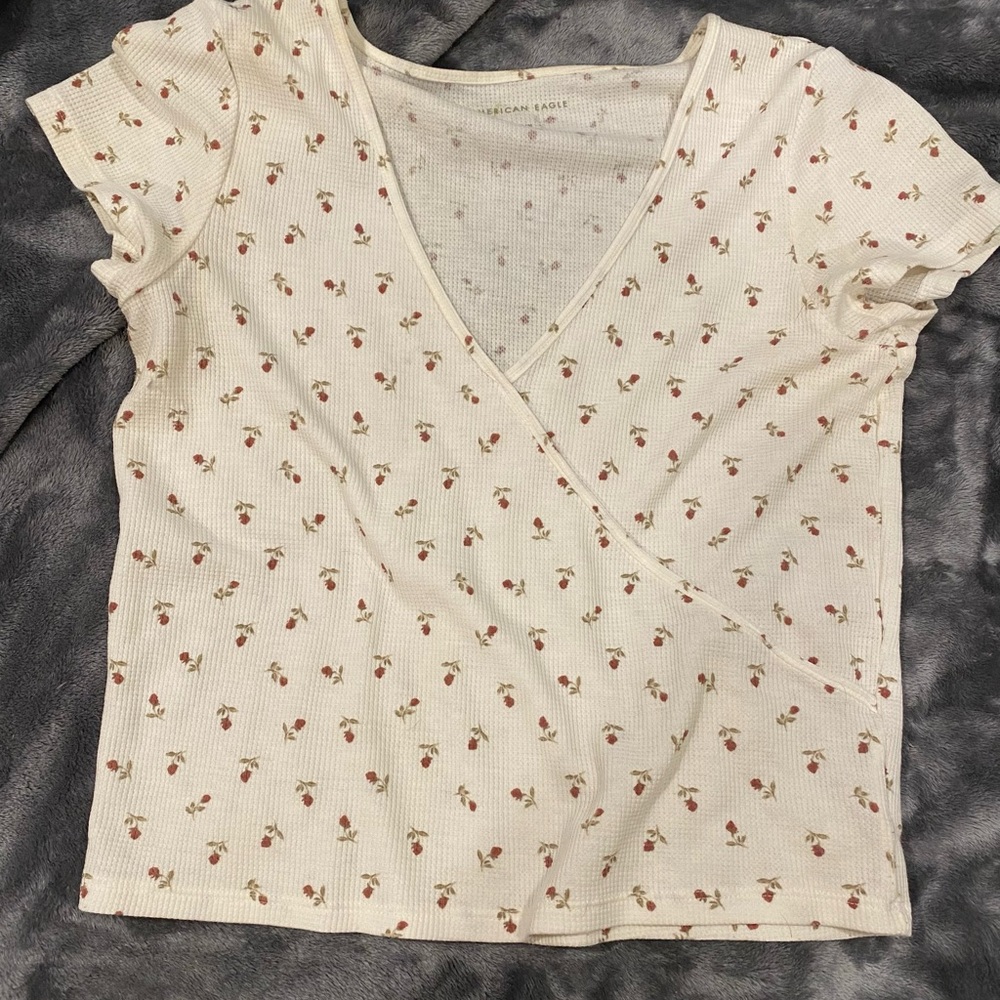 Cute American Eagle shirt